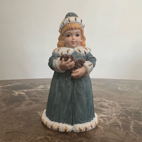 Maud Humphrey Bogart Winter Days Figurine - Picture 2 of 10